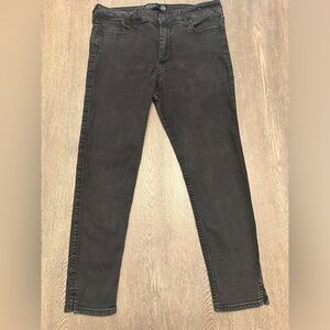 ABERCROMBIE AND FITCH BLACK HIGH RISE ANKLE JEANS - Size 12R / 31W / 26L